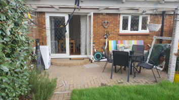 5 Bedrooms Mid Terrace House, 