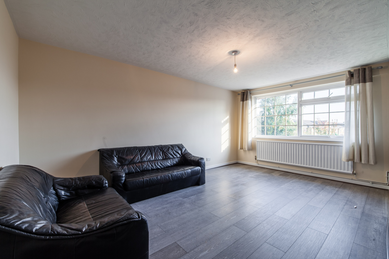 2 Bedrooms Flat, 