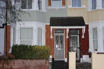 6 Mid Terrace House at  